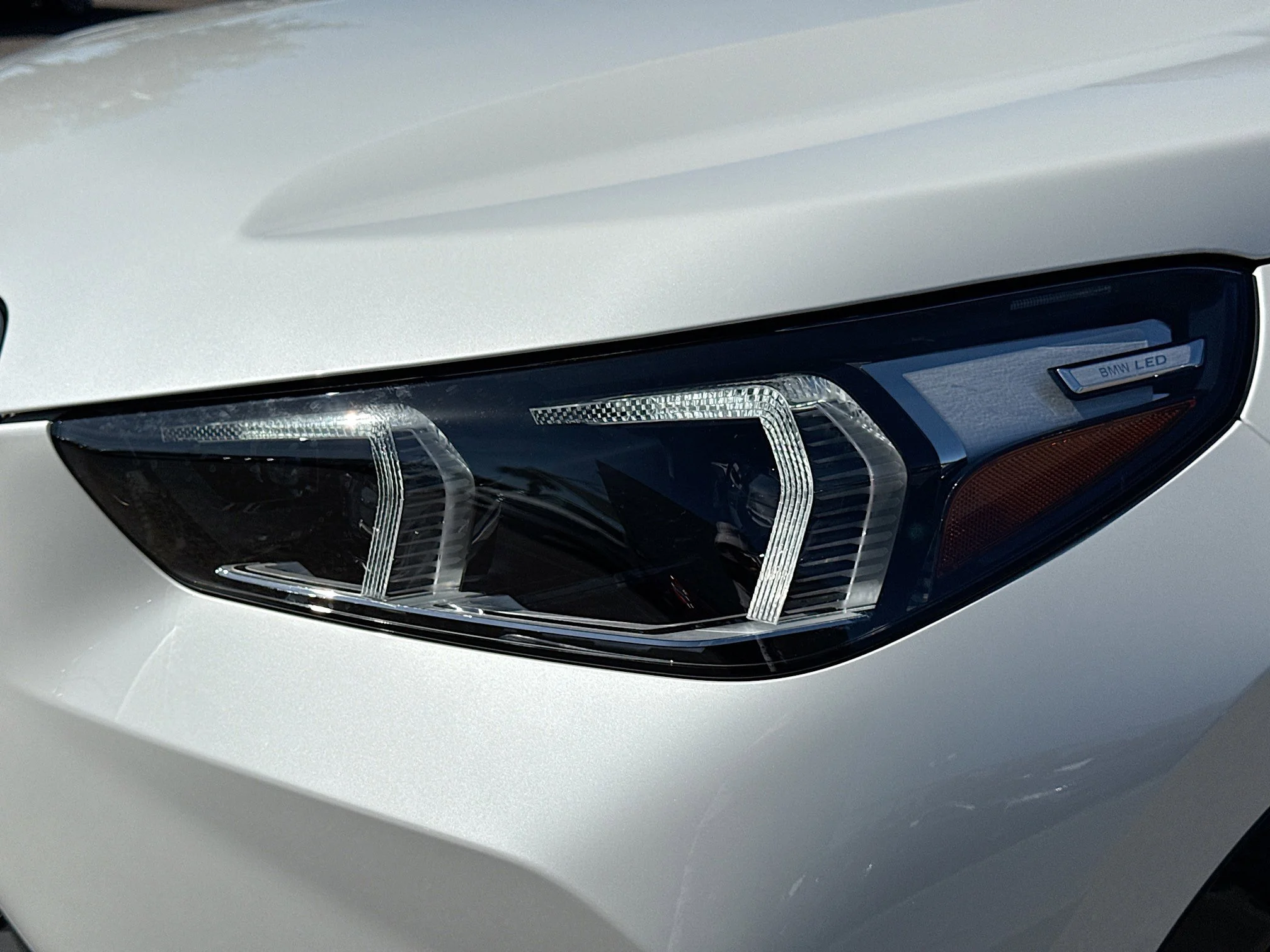 New 2026 Mineral White Metallic BMW xDrive28i image 9
