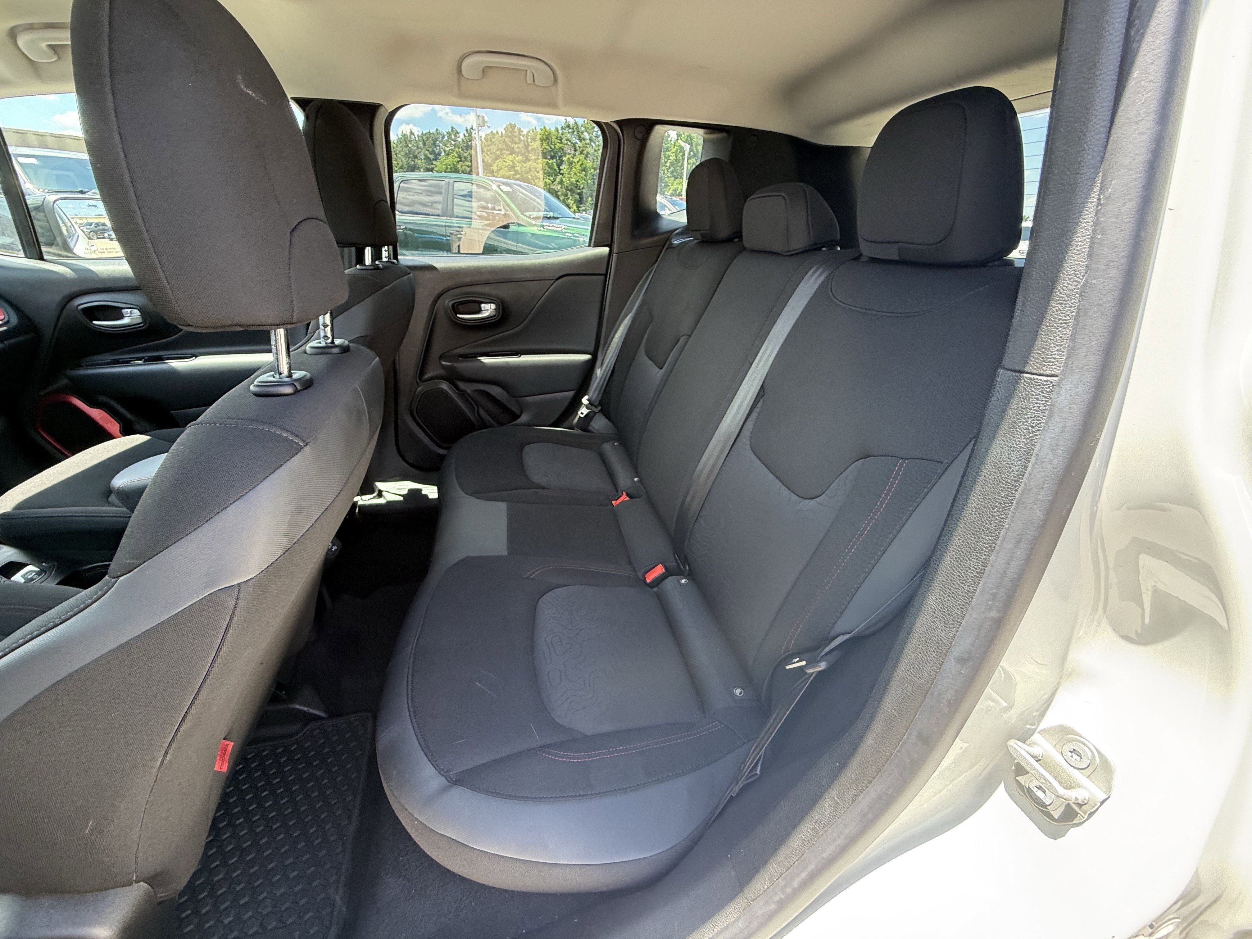 Used 2023 Alpine White Clearcoat Jeep Trailhawk image 30