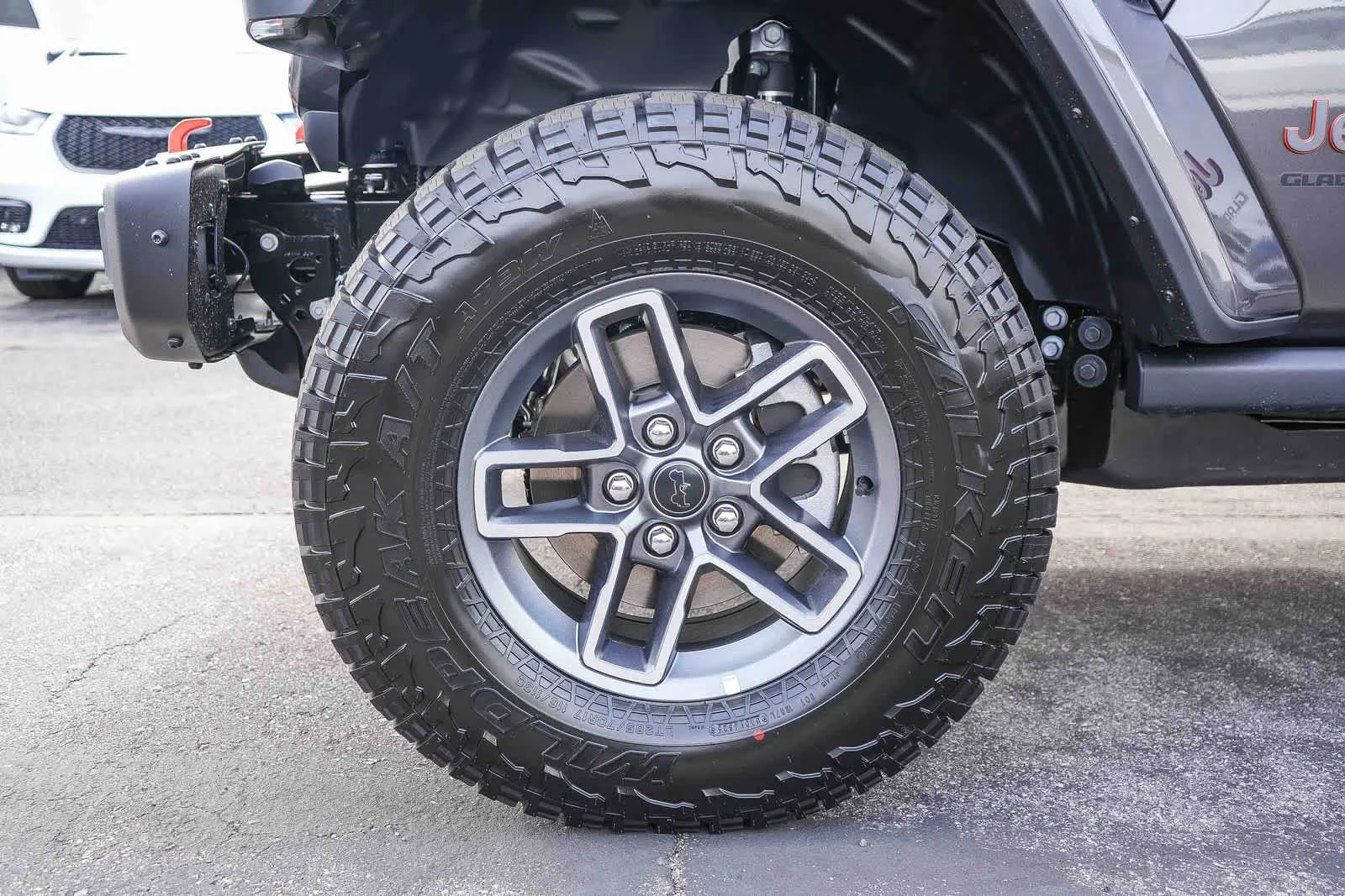 New 2026 Granite Crystal Metallic Clear-Coat Exterior Paint Jeep Mojave X image 13
