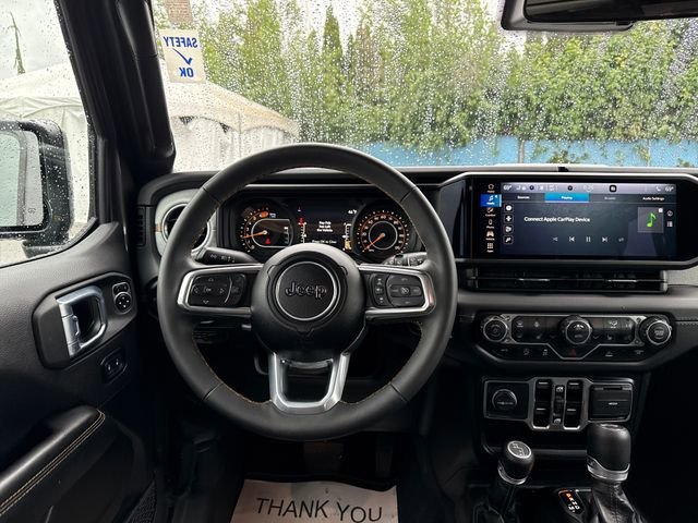 Used 2025 Granite Crystal Metallic Clearcoat Jeep Sahara image 19