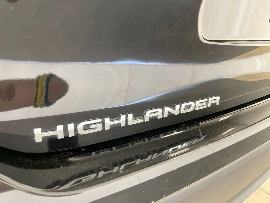 Used 2023 Midnight Black Metallic Toyota LE image 31