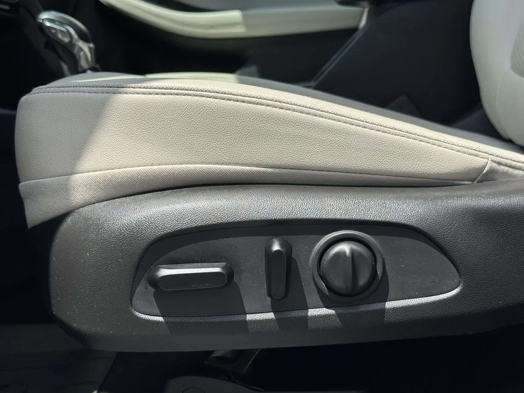 Used 2020 White Frost Buick Essence image 21