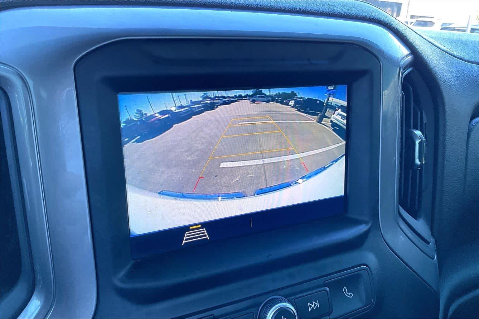 Used 2021 Summit White GMC  image 29