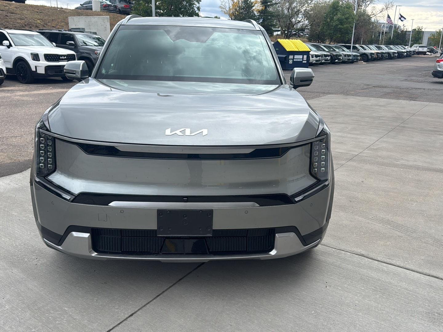 Used 2024 Pebble Gray Kia Land image 2