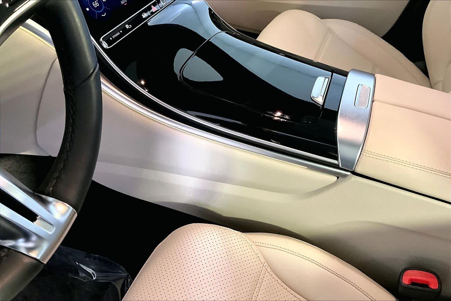 Certified Used 2025 Polar White Mercedes-Benz GLC 300 image 17