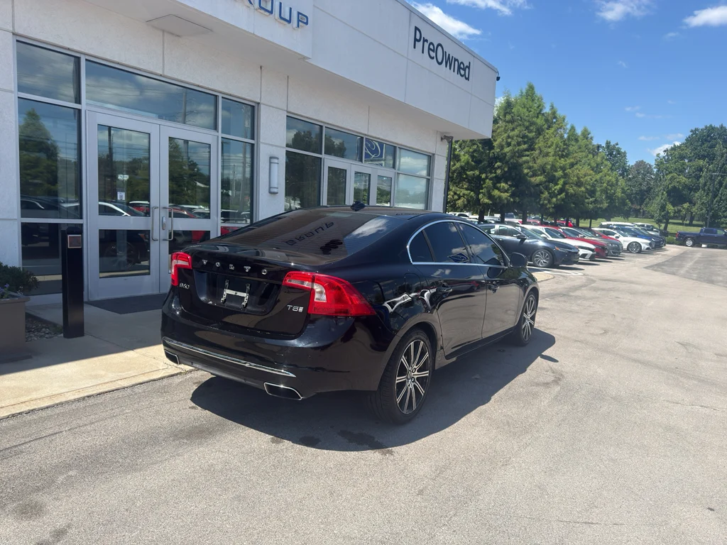 Used 2016 Onyx Black Metallic Volvo T5 Drive-E Premier image 3