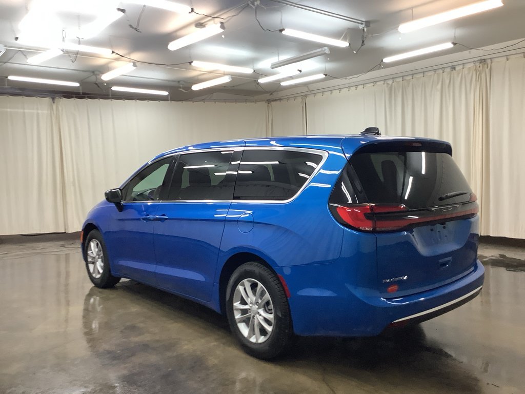 New 2027 Hydro Blue Pearl-Coat Paint Chrysler  image 8