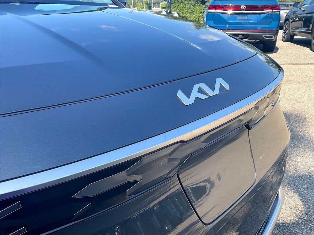 Used 2023 Gray Kia Wind image 31
