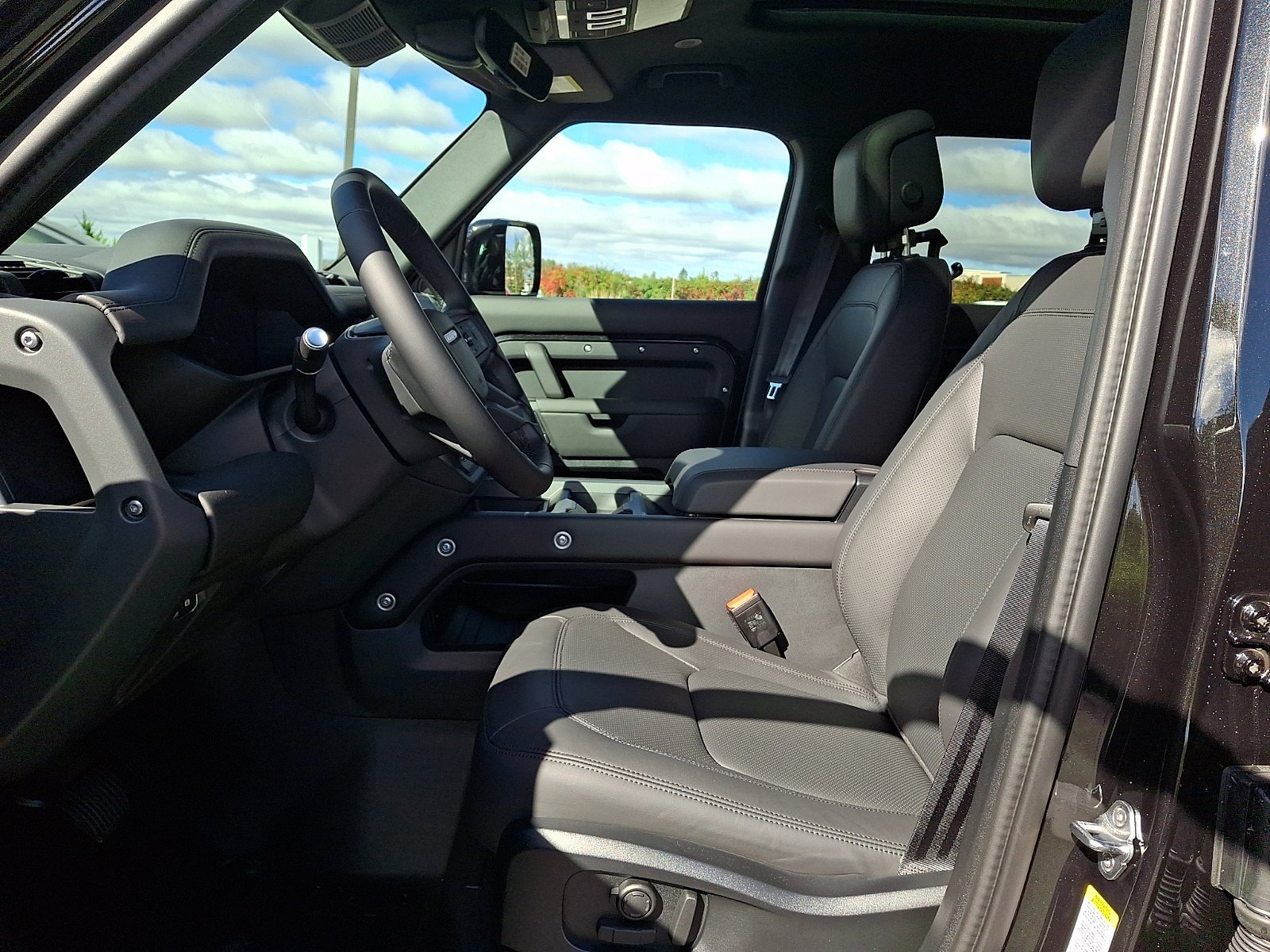 New 2026 Santorini Black LAND ROVER X-Dynamic SE image 9