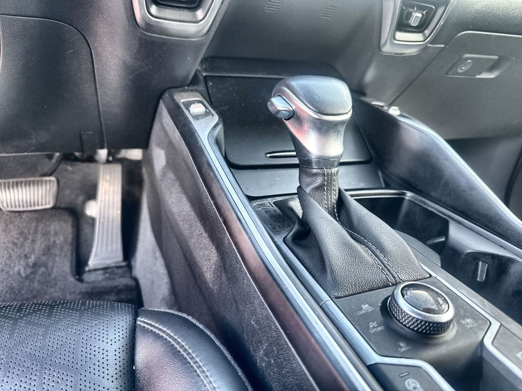 Used 2022 Red Kia X-Line EX image 18