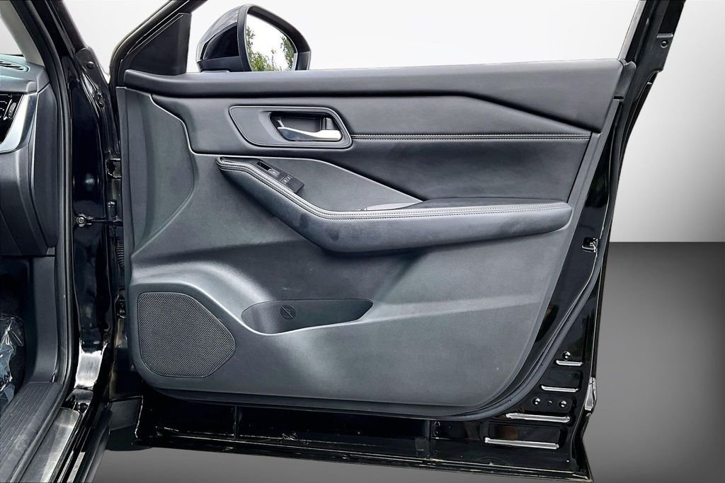 Used 2024 Black Nissan SL image 33
