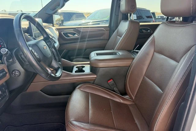 Used 2021 IRIDESCENT PEARL TRICOAT Chevrolet High Country image 12