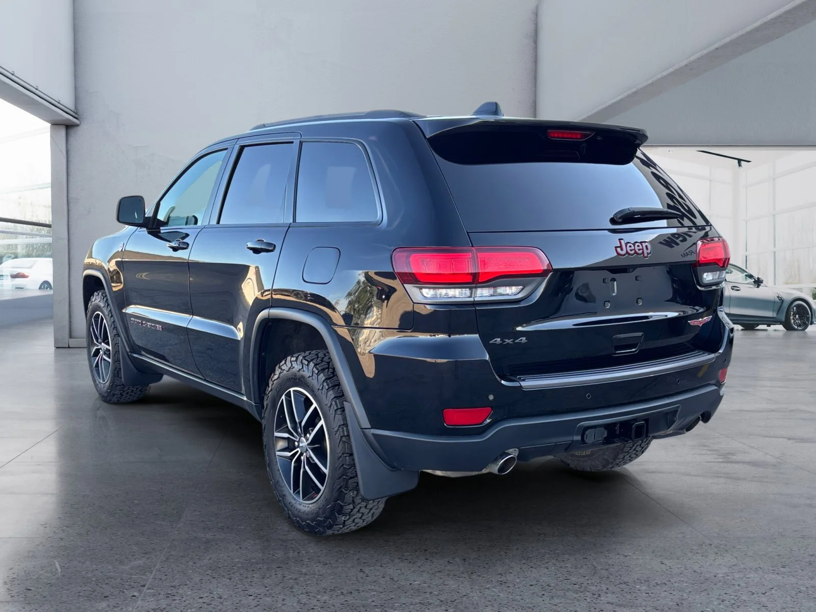 Used 2017 Black Jeep Trailhawk image 3