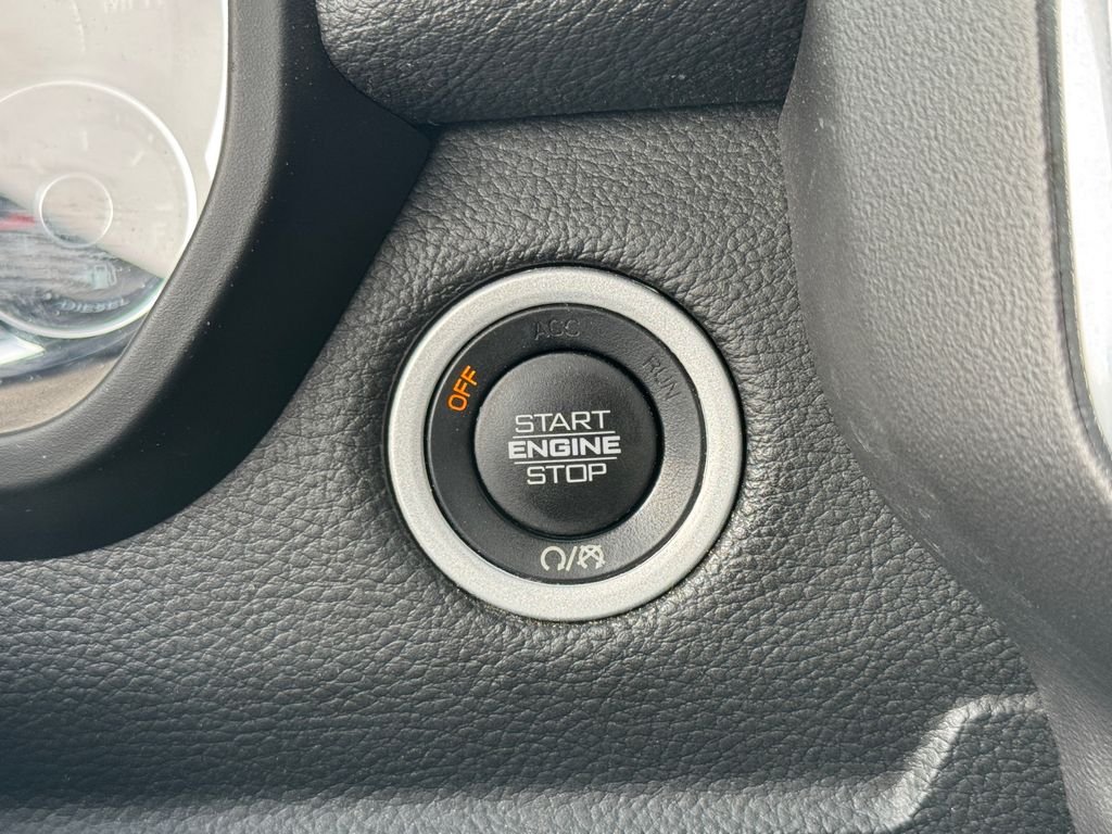 Used 2023 White Ram Laramie image 12
