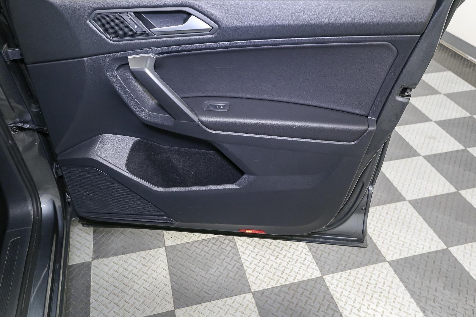 Used 2021 Platinum Gray Metallic Volkswagen SE image 21