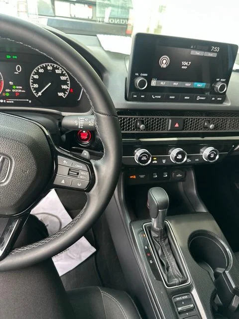 Used 2025  Honda Sport image 2