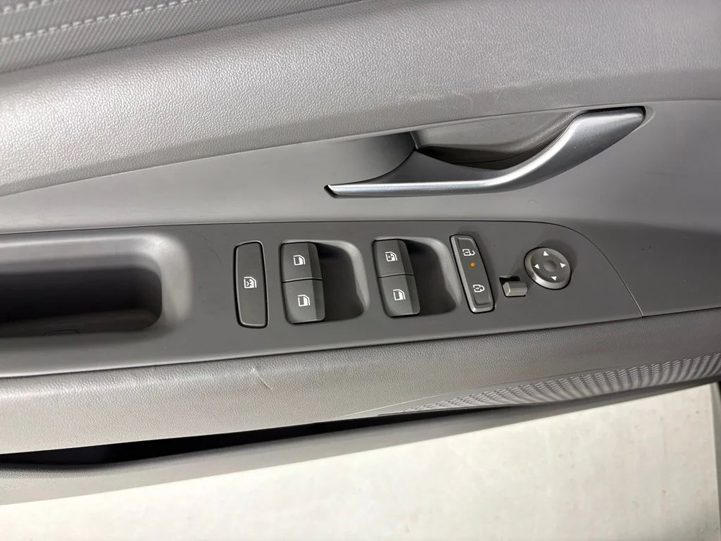 Used 2024 Gray Hyundai SEL image 15