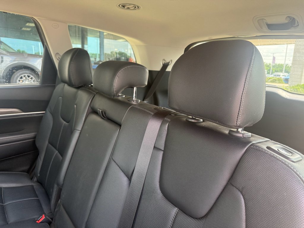 Used 2020 Everlasting Silver Kia EX image 13