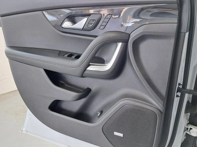 Used 2019 White Chevrolet Premier image 21
