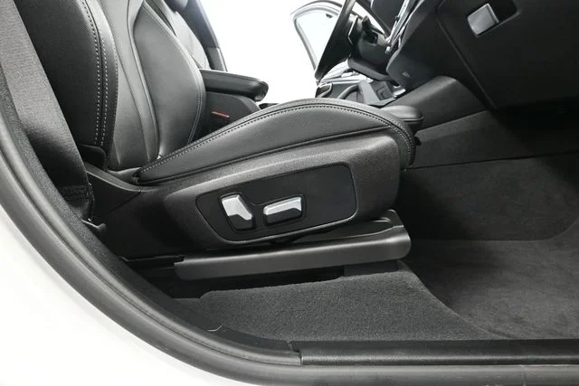 Used 2023 White BMW xDrive30i image 49