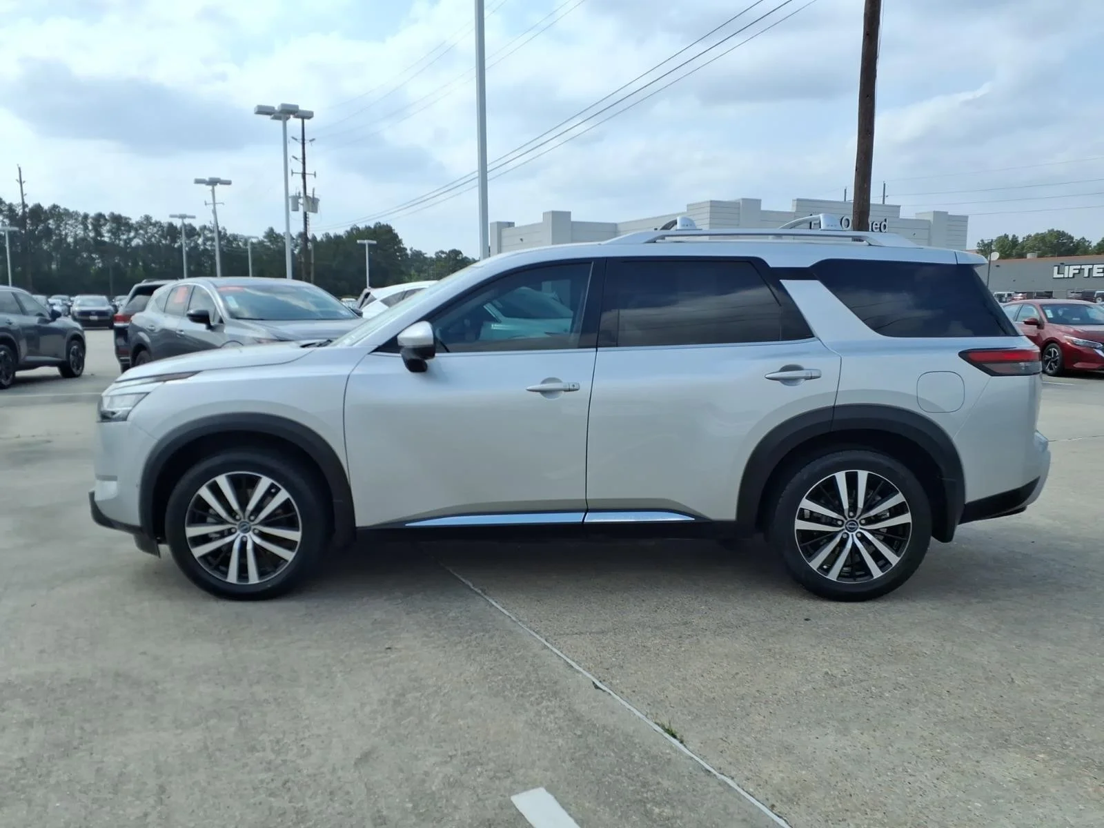 2023 Nissan Pathfinder Platinum Silver at Robbins Nissan