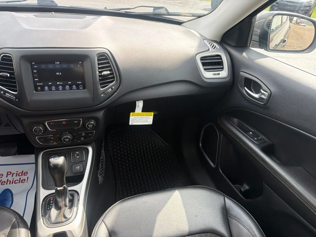 Certified Used 2021 Granite Crystal Clearcoat Metallic Jeep Latitude image 23