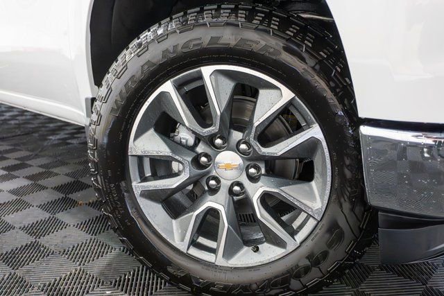 New 2026 Summit White Chevrolet LT (2FL) image 8