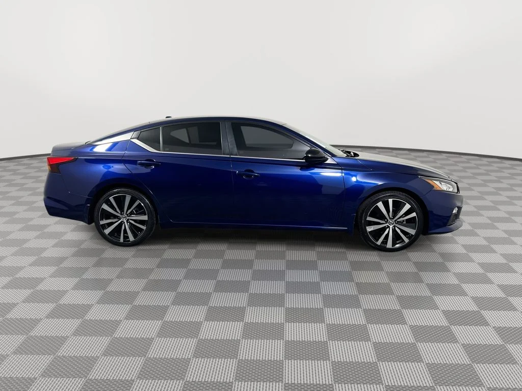 Certified Used 2022 Blue Nissan 2.5 SR image 9