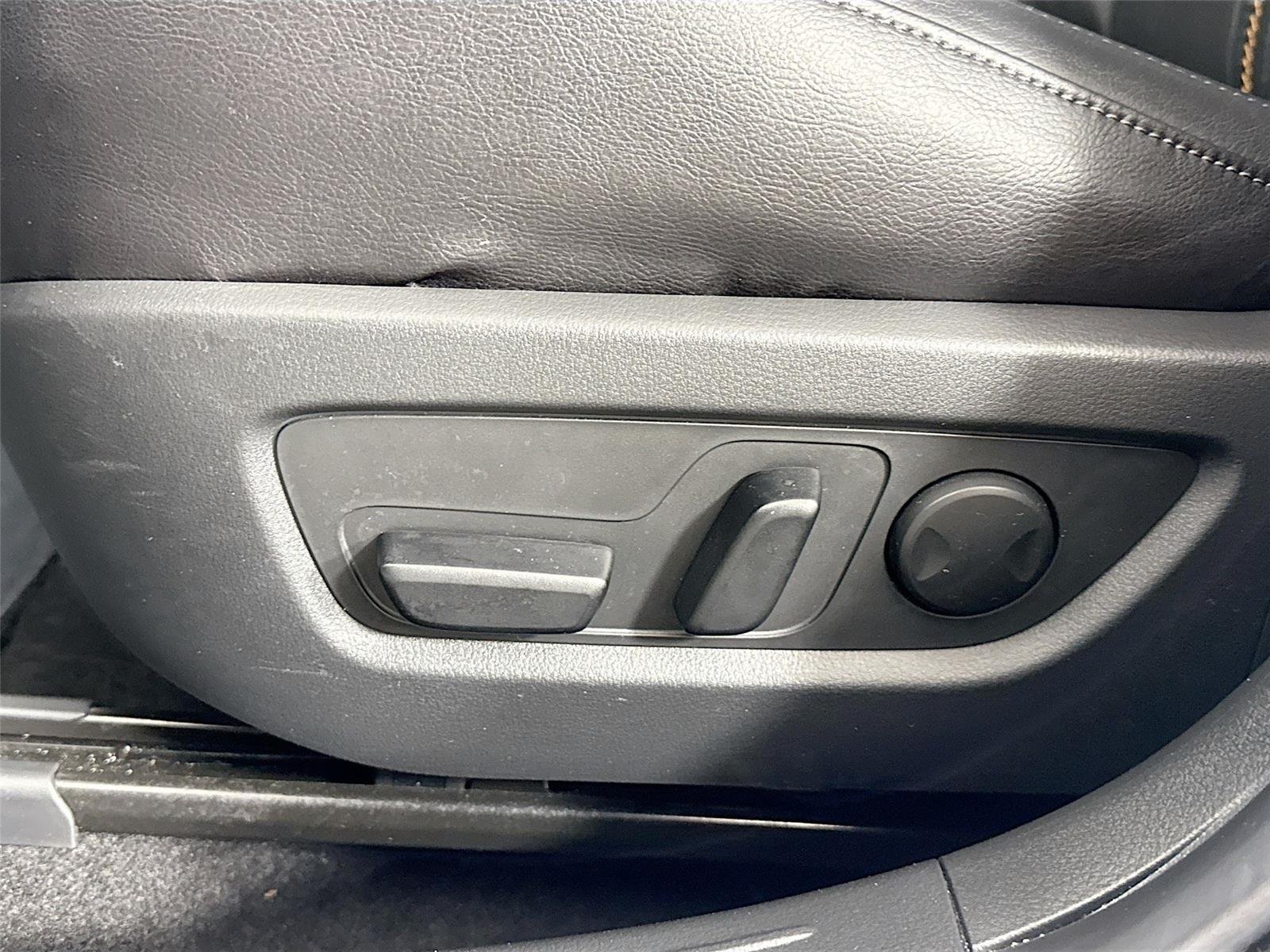 Certified Used 2025 Wind Chill Pearl Mazda Premium Package image 31