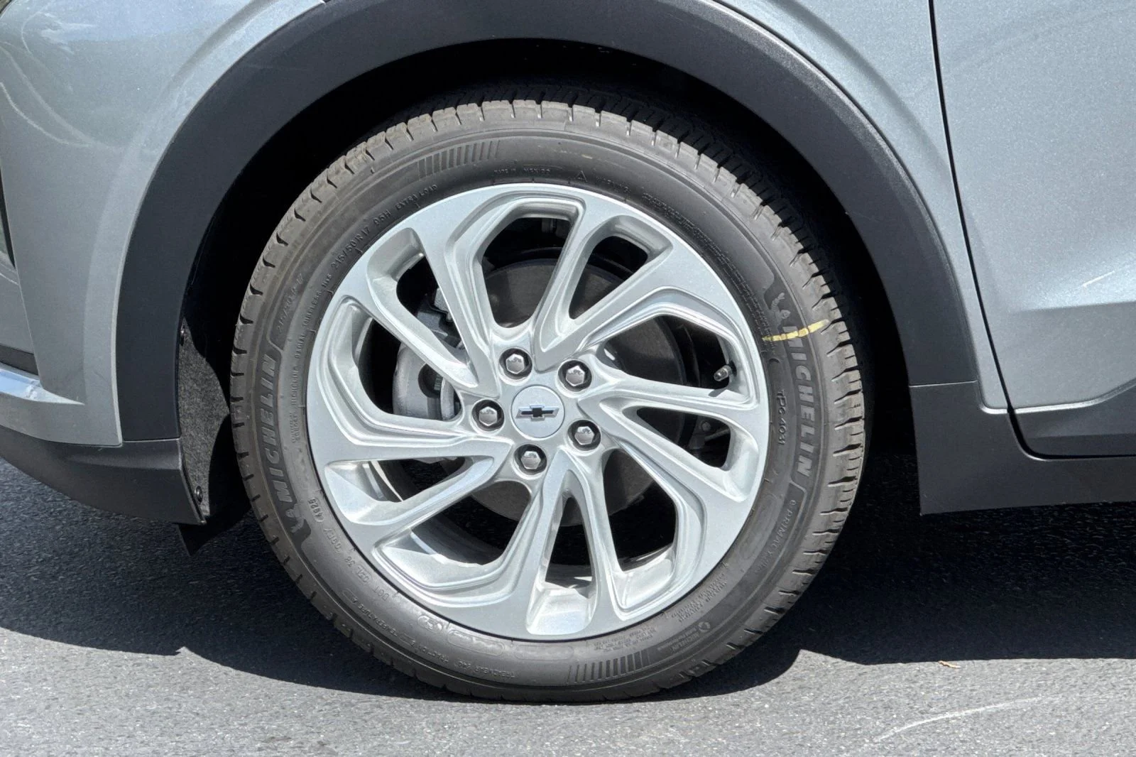 New 2027 Sterling Grey Metallic Chevrolet LT image 24