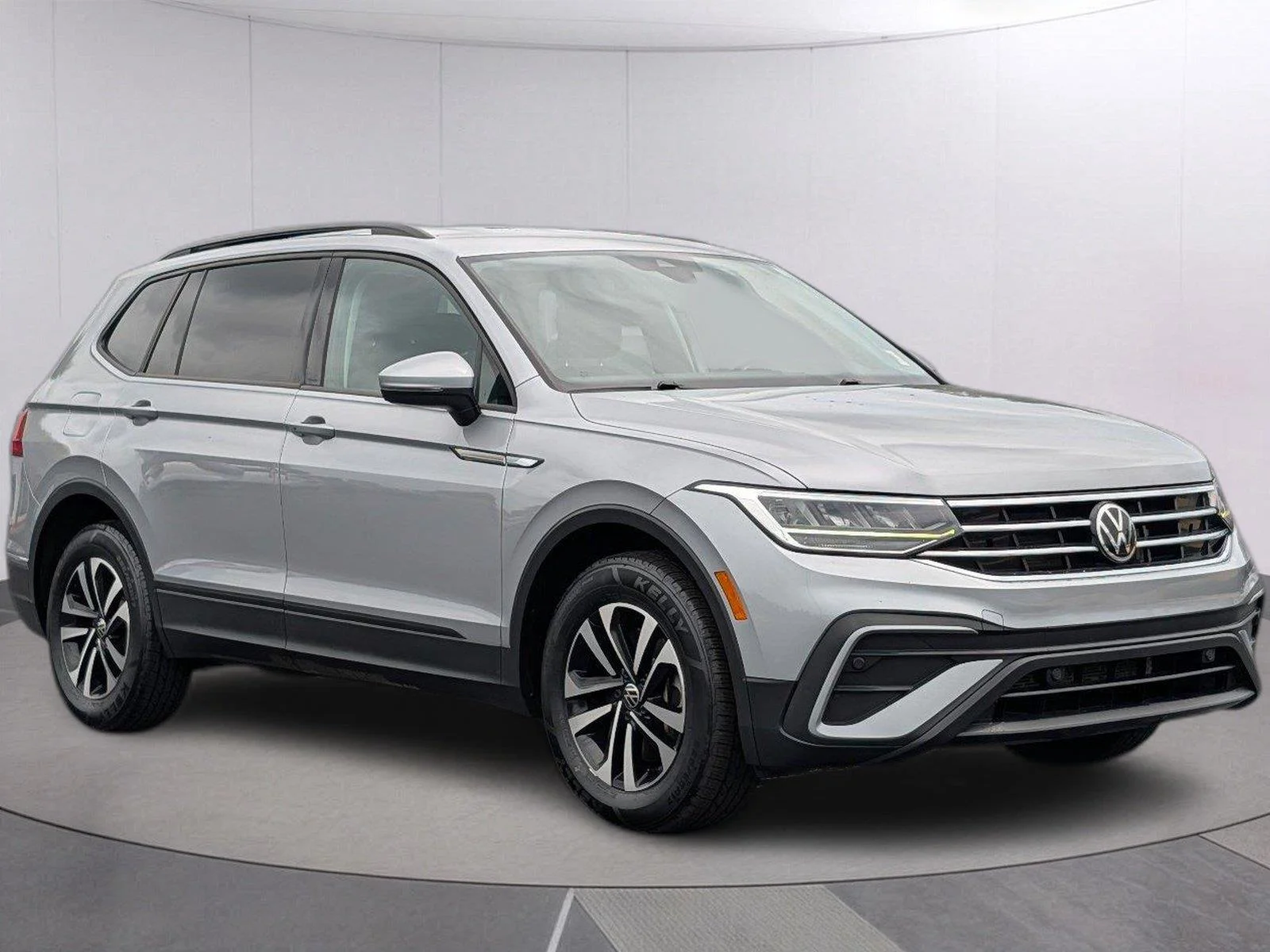 Used 2023 Pyrite Silver Metallic Volkswagen S image 7