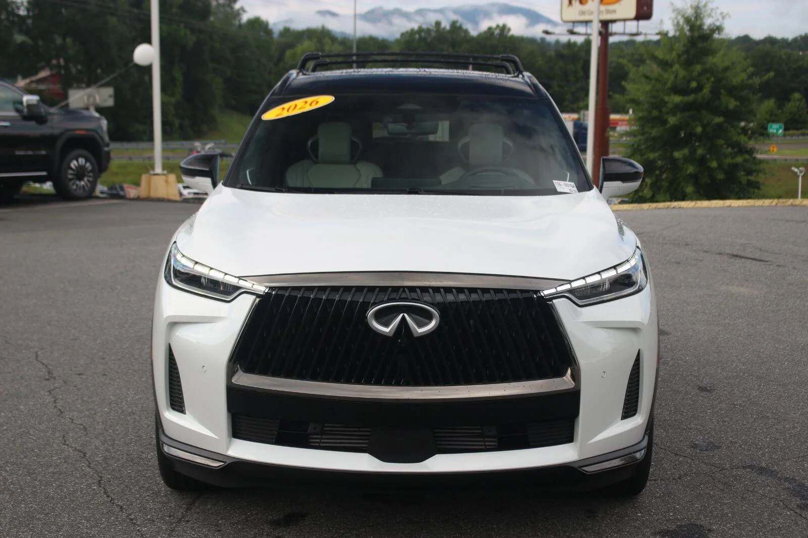 Used 2026  INFINITI AUTOGRAPH image 2