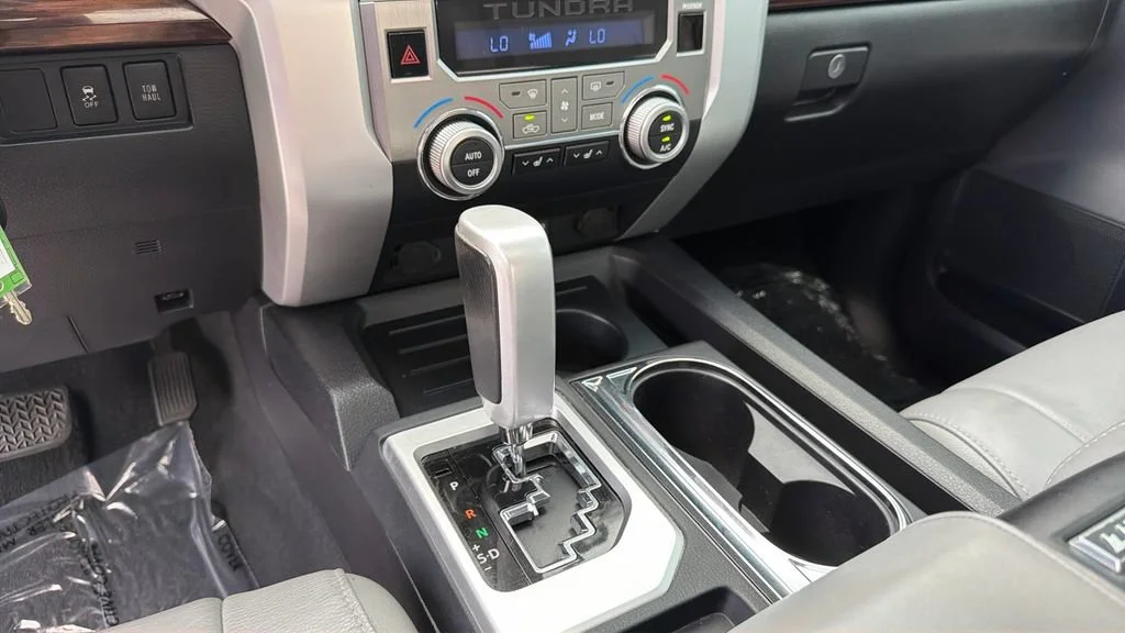 Used 2014  Toyota LTD image 24