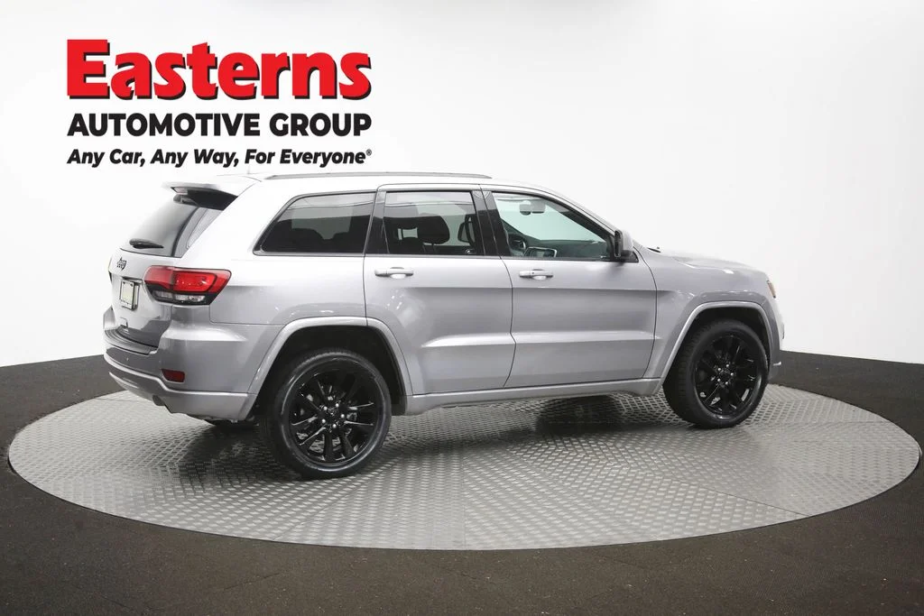 Used 2017 Silver Jeep Altitude image 42