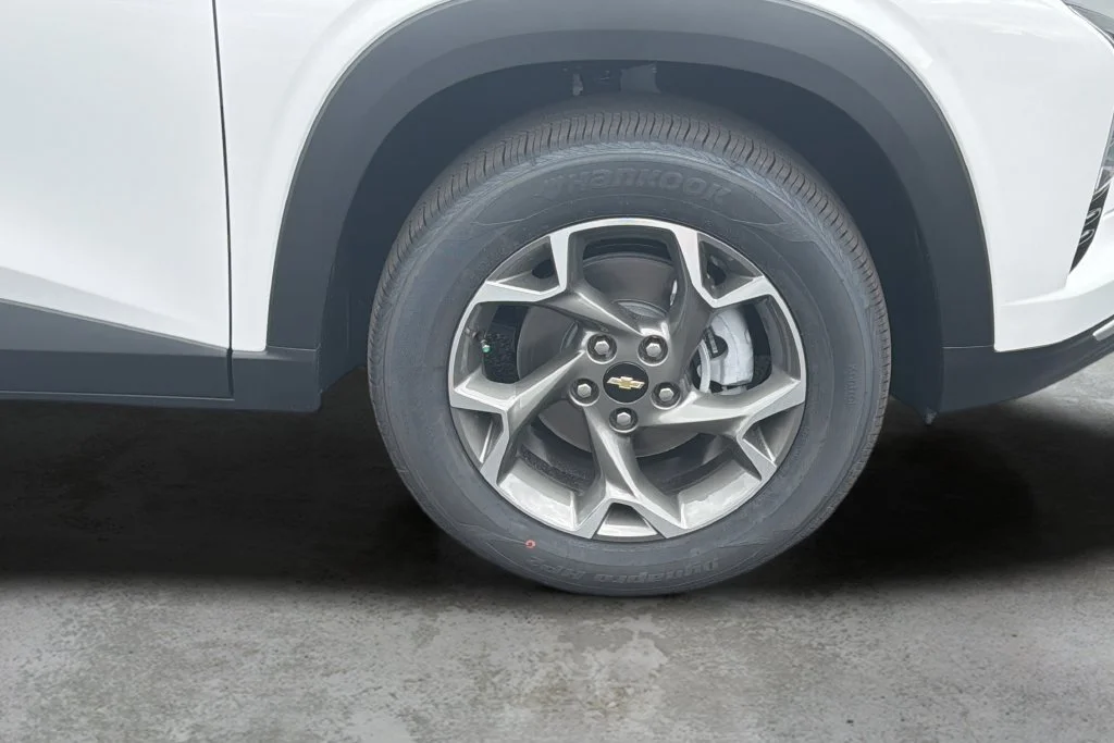 New 2026 Summit White Chevrolet LT image 9