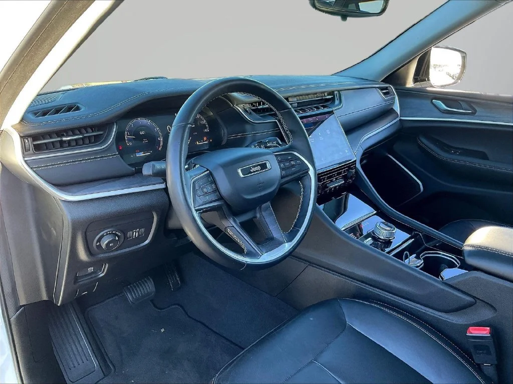 Used 2022 Bright White Clearcoat Jeep Limited image 18