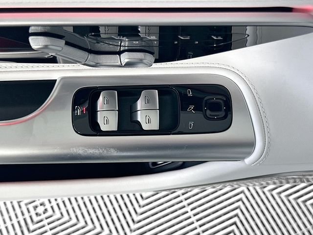 New 2026 MANUFAKTUR moonlight white magno (White Ambiance) Mercedes-Benz Maybach SL 680 image 18