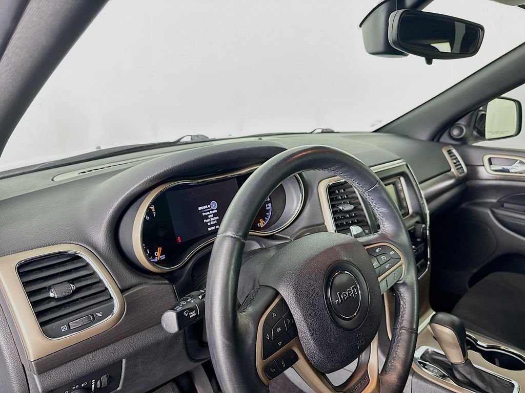 Used 2017 White Jeep Laredo image 4
