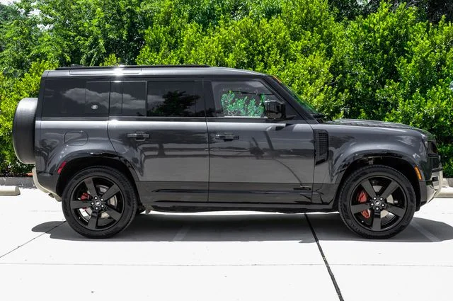 Used 2024 Santorini Black Metallic Land Rover X image 10