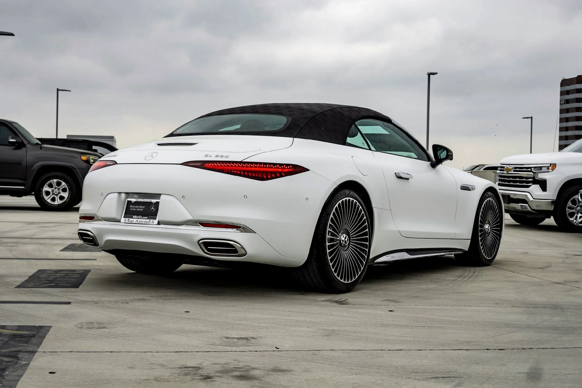 New 2026 White Mercedes-Benz Maybach SL 680 Monogram Series image 5