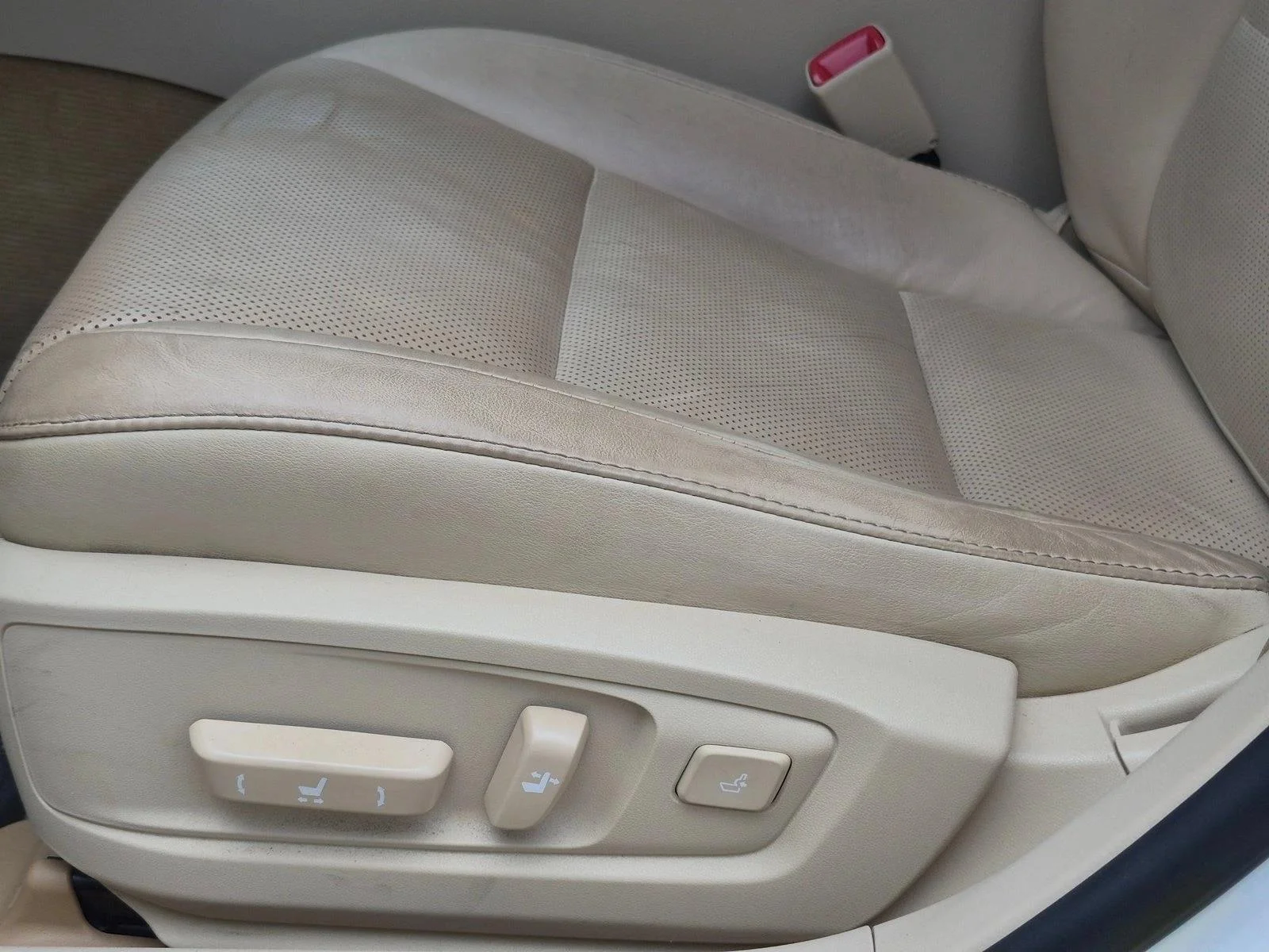 Used 2015 Starfire Pearl Lexus  image 4