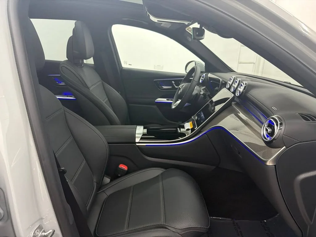 New 2027 White Mercedes-Benz GLC 300 image 30
