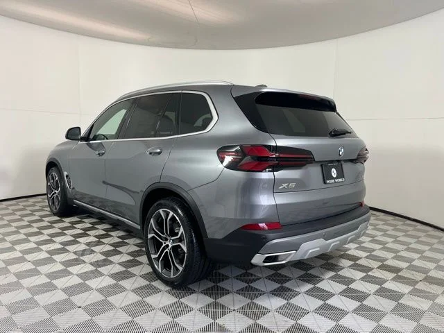 New 2026 Skyscraper Grey Metallic BMW xDrive40i image 5