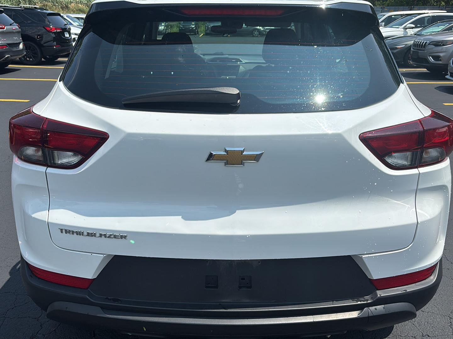 Used 2021 Summit White Chevrolet L image 5