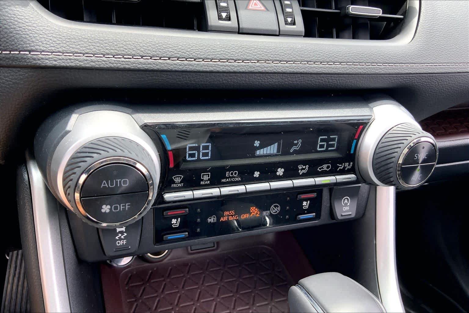 Used 2025 Wind Chill Pearl Toyota Limited image 33