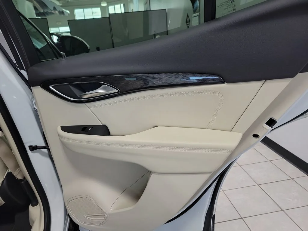 Used 2022 White Buick Essence image 21
