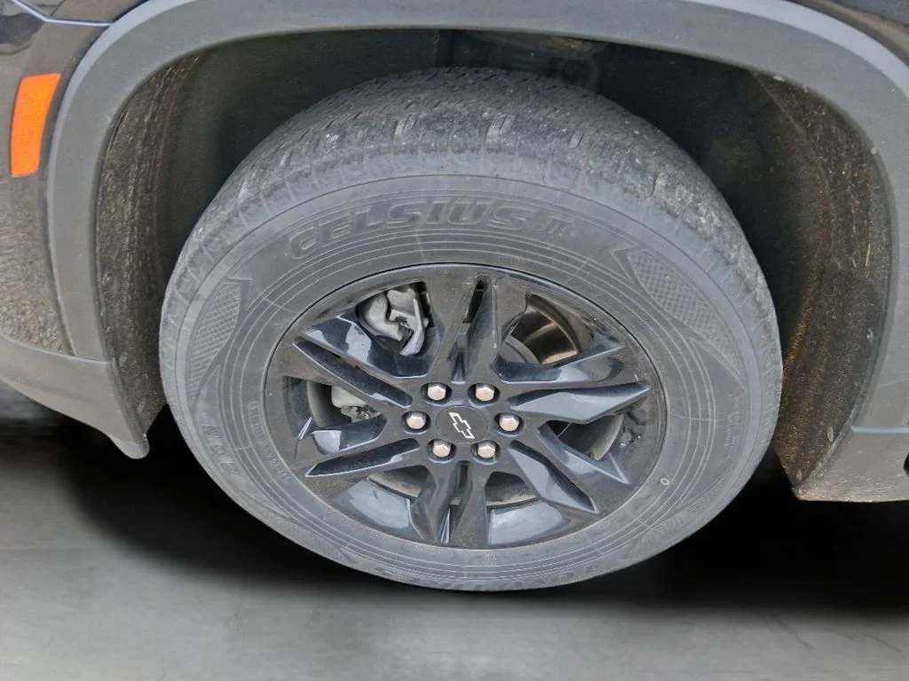 Used 2022 Black Chevrolet LS image 19