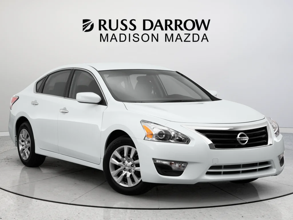 Used 2015 White Nissan 2.5 S image 6