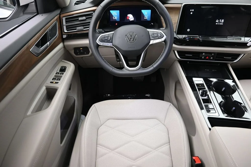 New 2026 White/off-white Volkswagen 2.0T SE w/Technology image 12