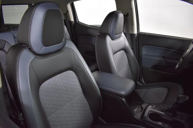 Used 2022 Blue Chevrolet Z71 image 19